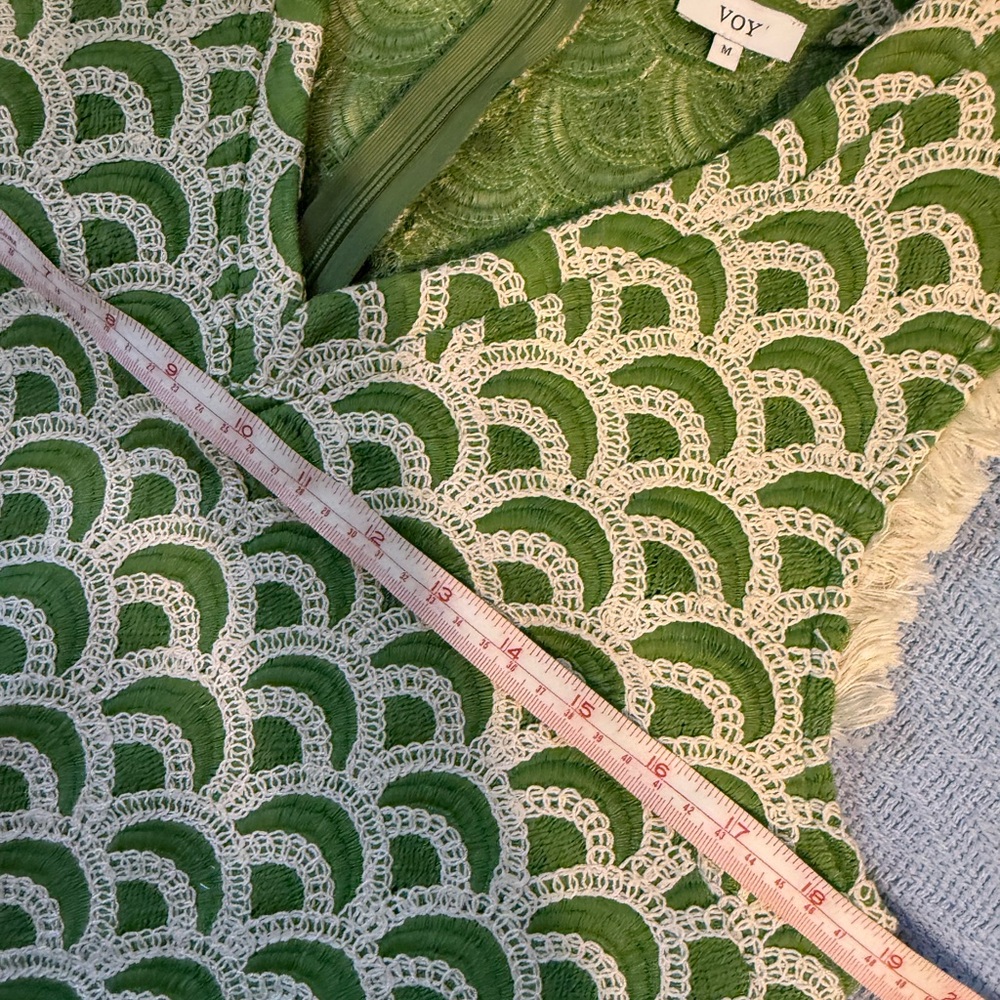 The Horizon Green and White Embroidered Sleeveless V-Neck Shift Dress - Picture 13 of 13